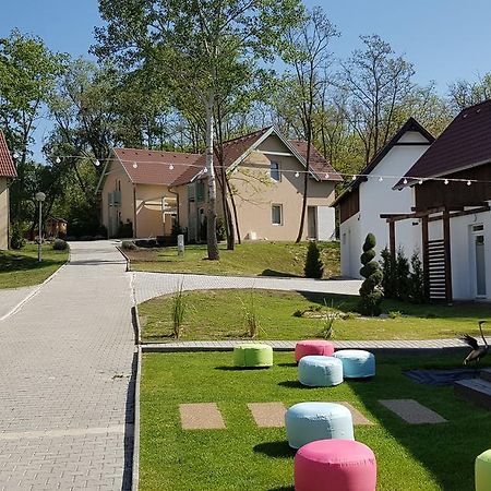 Kenese-Voelgye Villahotel Balatonkenese Eksteriør bilde