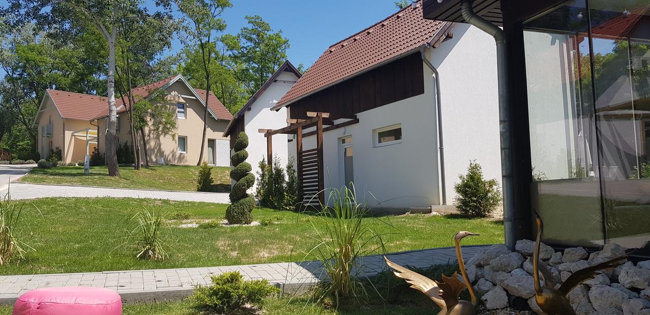 Kenese-Voelgye Villahotel Balatonkenese Eksteriør bilde