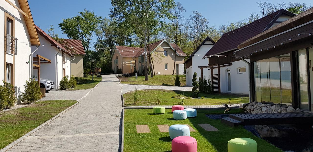Kenese-Voelgye Villahotel Balatonkenese Eksteriør bilde